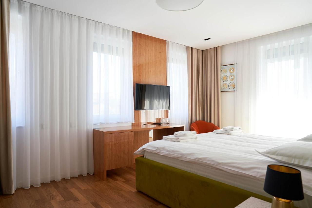 Hotel Glory Oradea Exterior foto